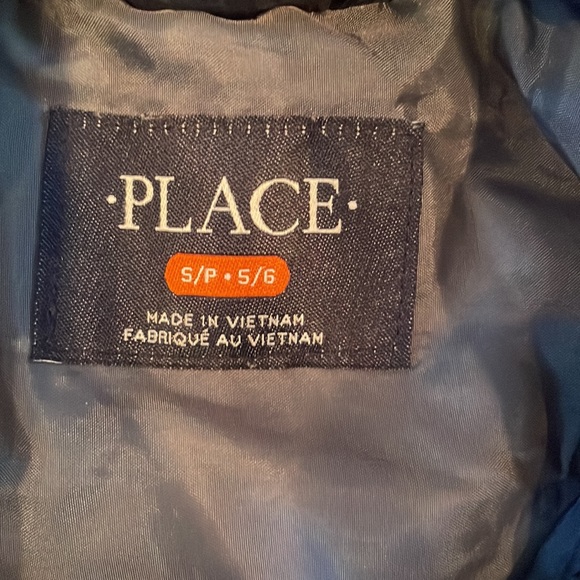 Boys size 6 light puffer jacket.  Perfect condition - Picture 2 of 2